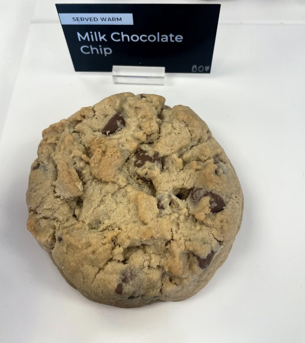 crumbl cookies milk chocolate chip