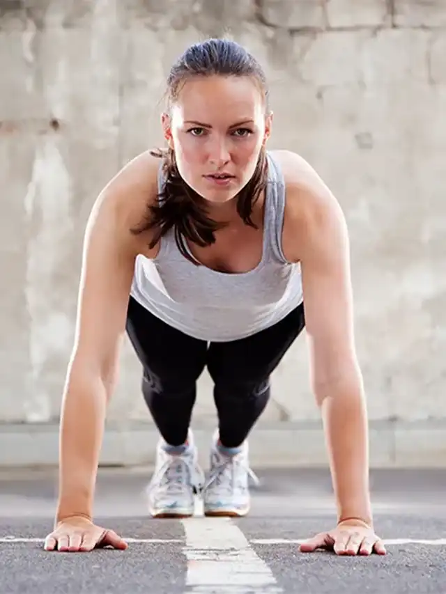 a woman doing push ups