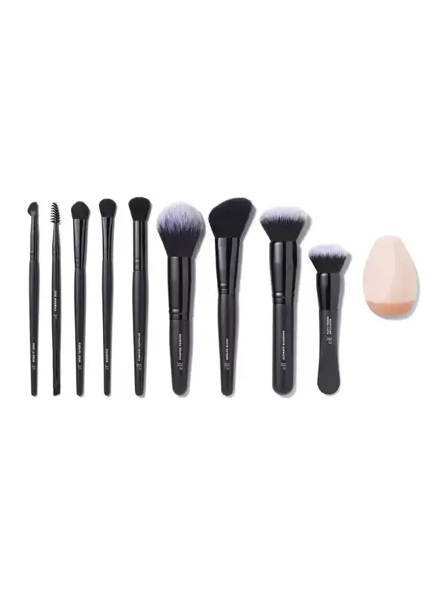 a group of makeup brushes